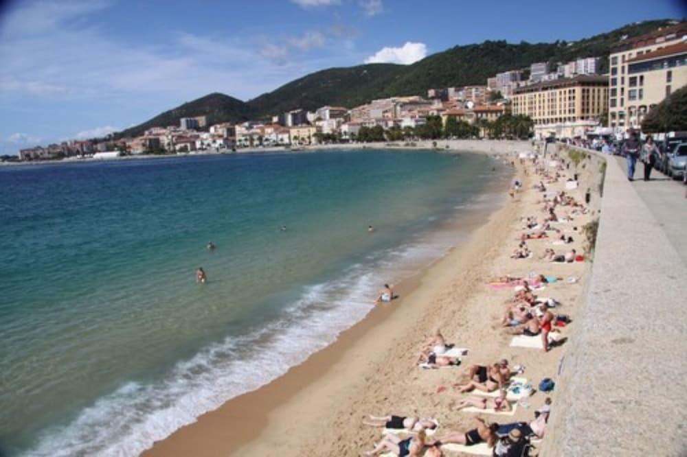 Hotel Du Golfe Аячо Екстериор снимка