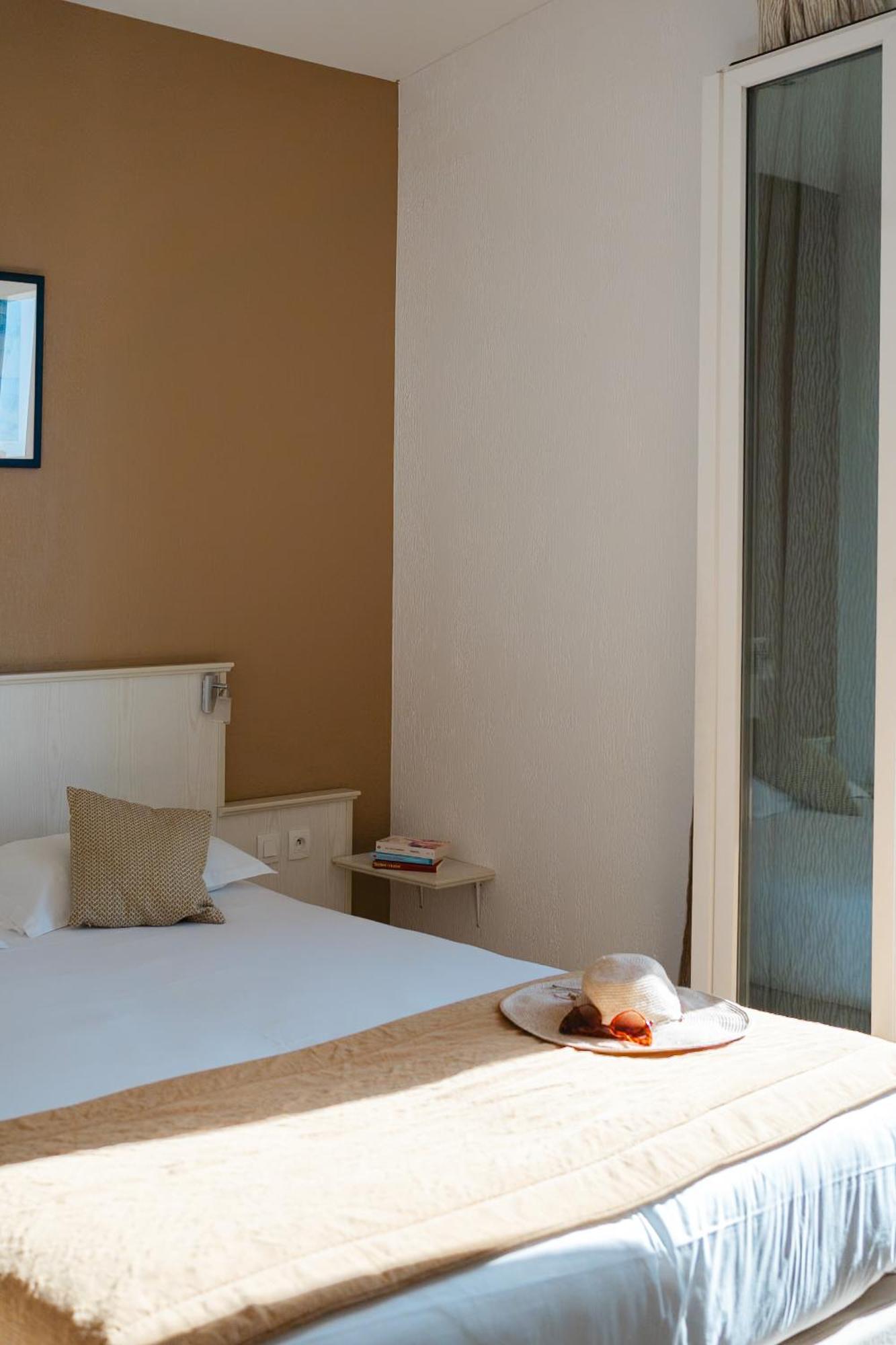 Hotel Du Golfe Аячо Екстериор снимка